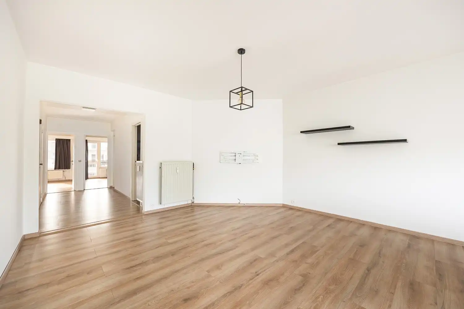 Ruim en lichtrijk 2-slpk appartement met terras, kelderberging en een parkeerplaats in Merksem! foto 6