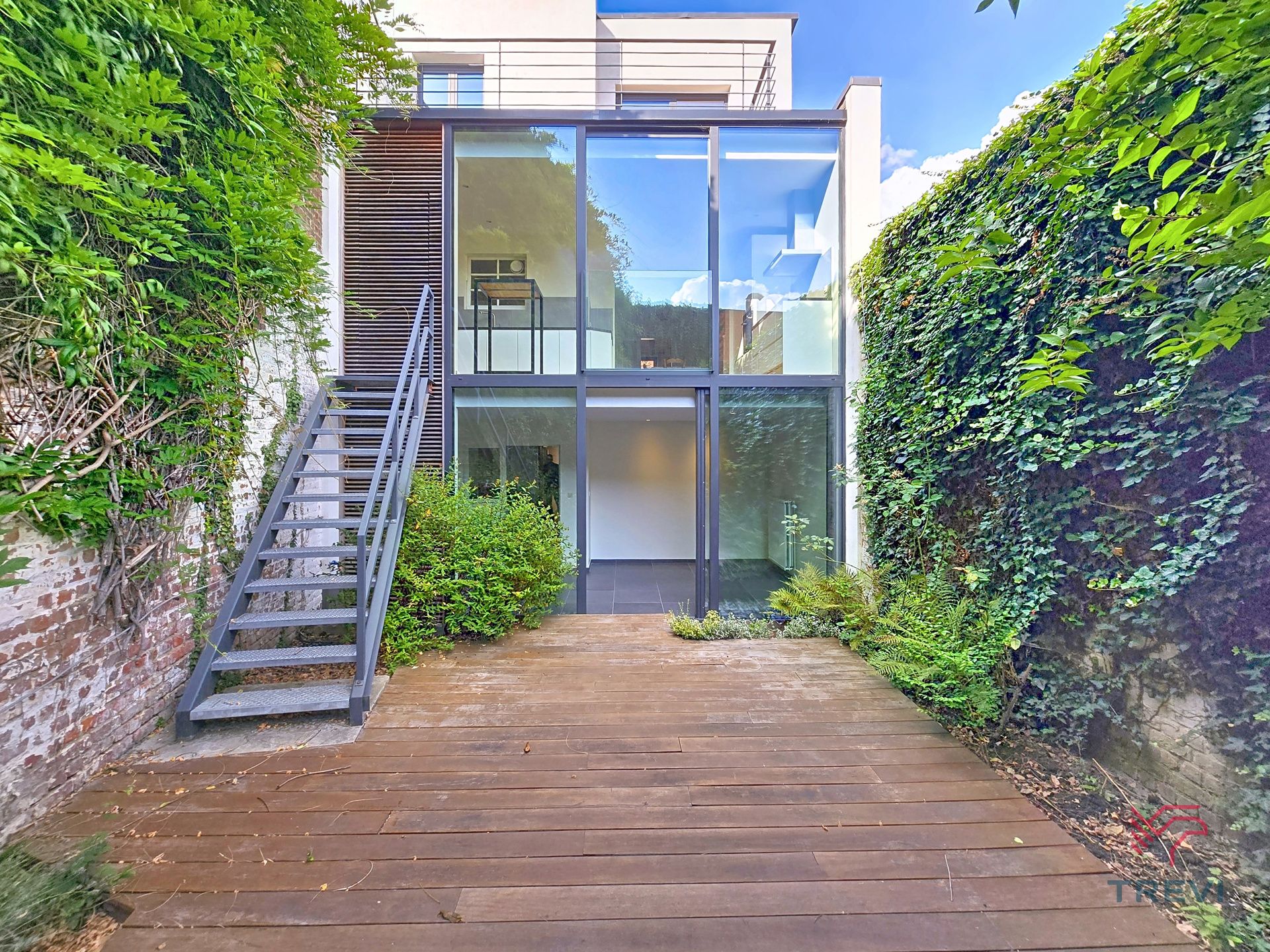 Ruim huis van ± 240 m², ideaal voor een woongroep foto {{pictureIndex}}