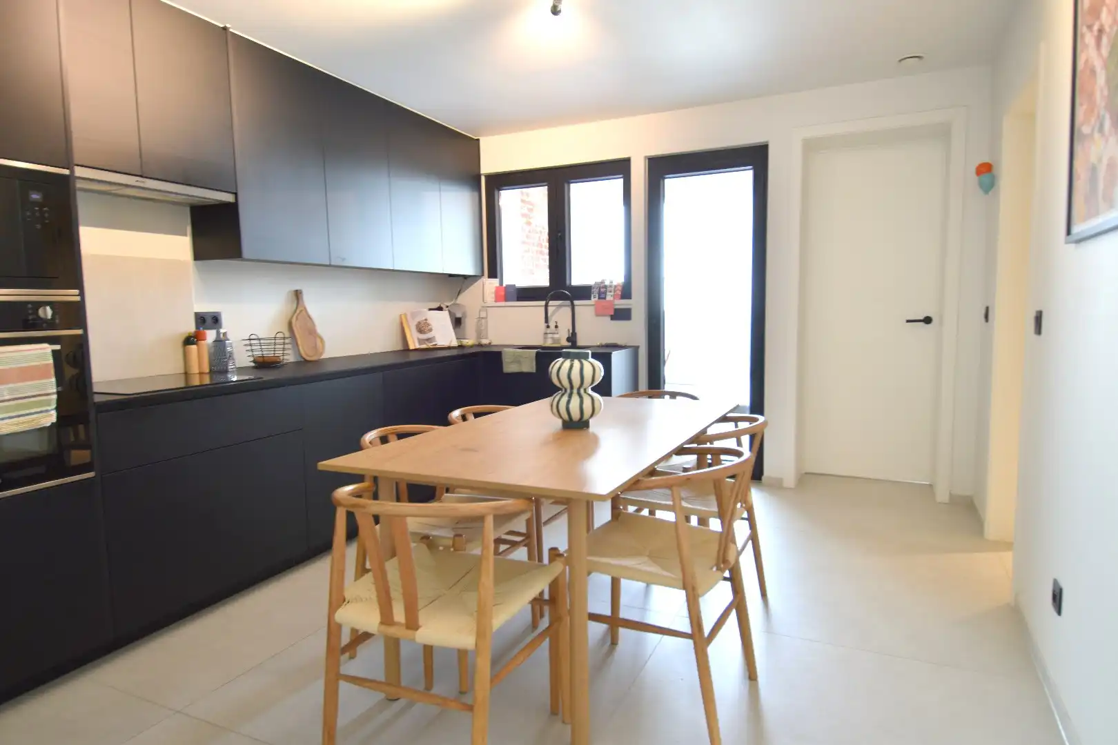 Volledig vernieuwd 2 slaapkamer appartement in hartje Kortrijk foto 6