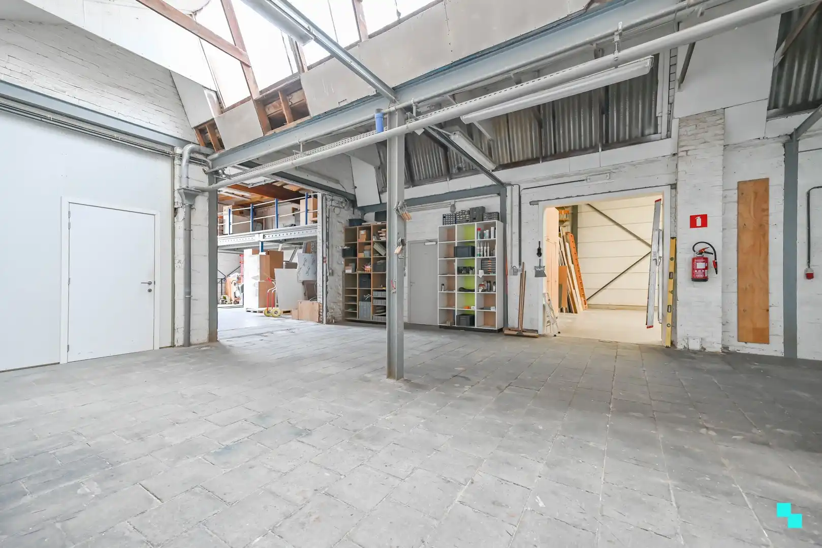 Gunstig gelegen werkplaats / magazijn met bureel en diverse parkeergelegenheid foto 15