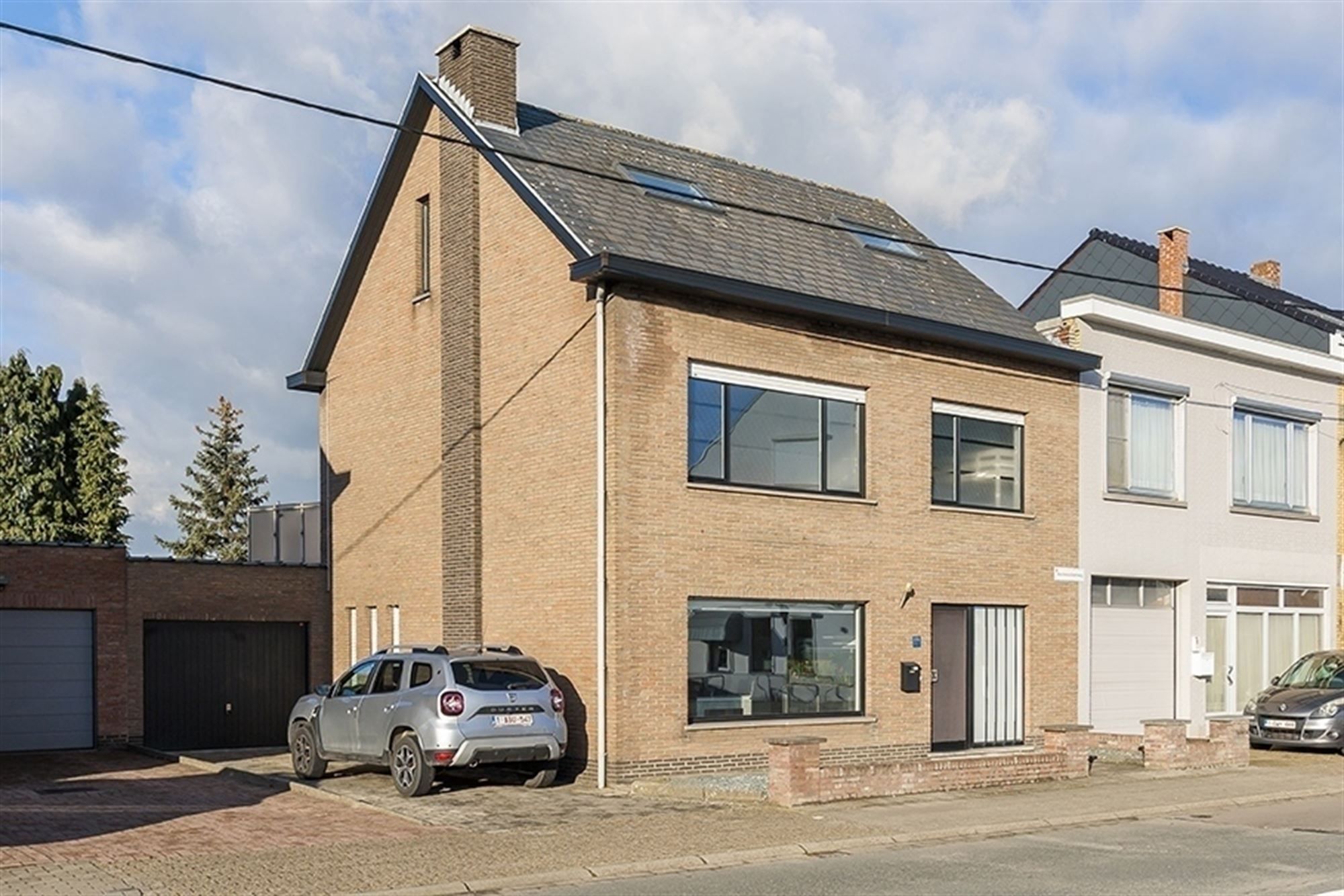 Ruime halfopen bebouwing te Sint-Katelijne-Waver foto {{pictureIndex}}