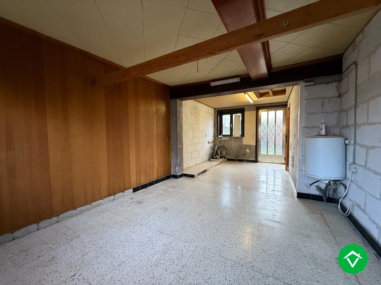 Rustig gelegen halfopen bebouwing met 3 slaapkamers, tuin en garage met uitweg! foto 8