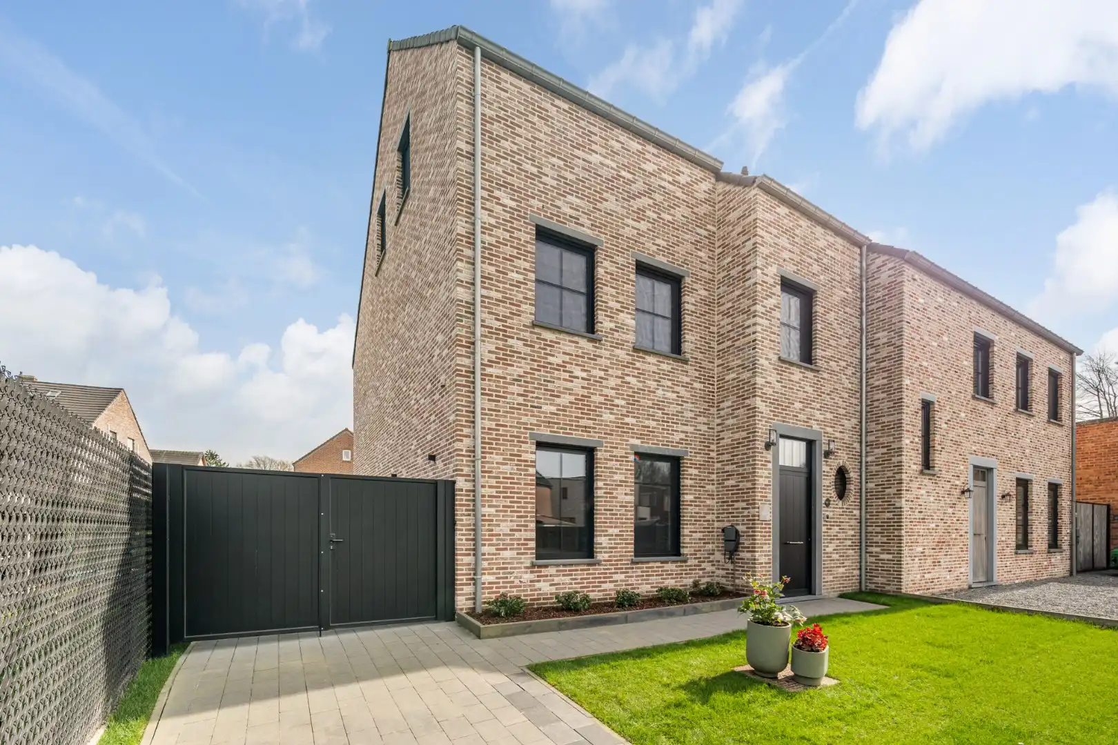 UNIEK VASTGOEDAANBOD! Kwaliteitsvolle pastorijwoning met duurzame technieken en uitzonderlijk wooncomfort foto {{pictureIndex}}