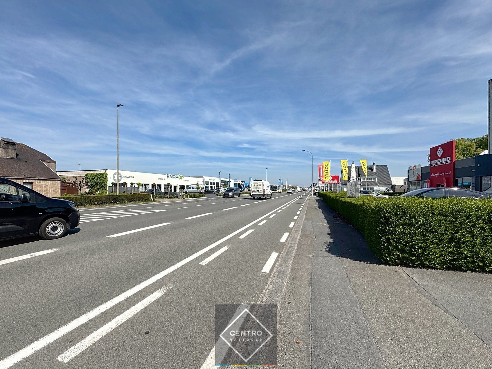 Instapklare OPSLAGRUIMTE (1.200m² - eventueel opsplitsbaar), toegankelijk voor opleggers langs De Torhoutsesteenweg (achter "Juntoo") te Oostende! Gemeenschappelijke parkeermogelijkheid rondom de gebouwen! foto 15