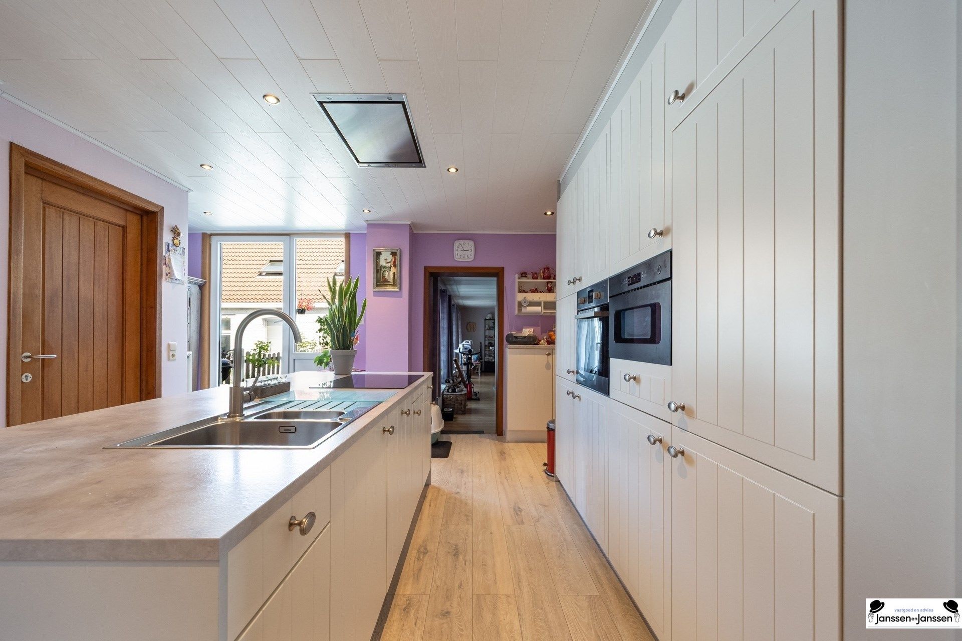 Ruim appartement in voormalige suikerfabriek Merksem foto 4