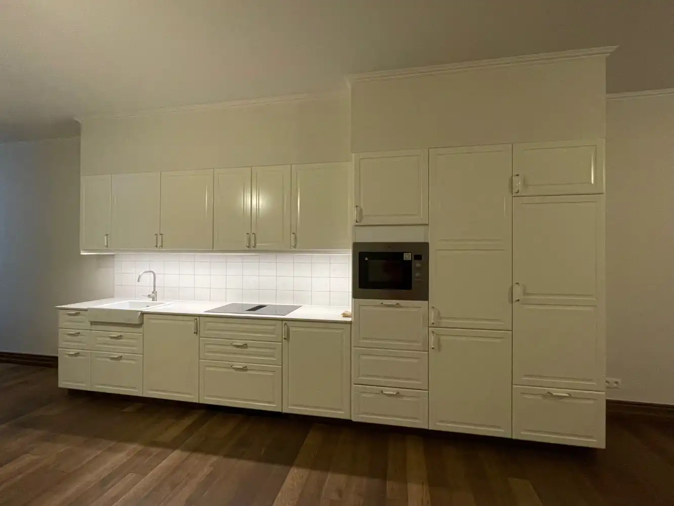 Heel mooi gerenoveerd appartement met twee slaapkamers. Tijdens de renovatie is veel aandacht besteed aan het behouden en versterken van de authentieke stijl van het gebouw. foto 4