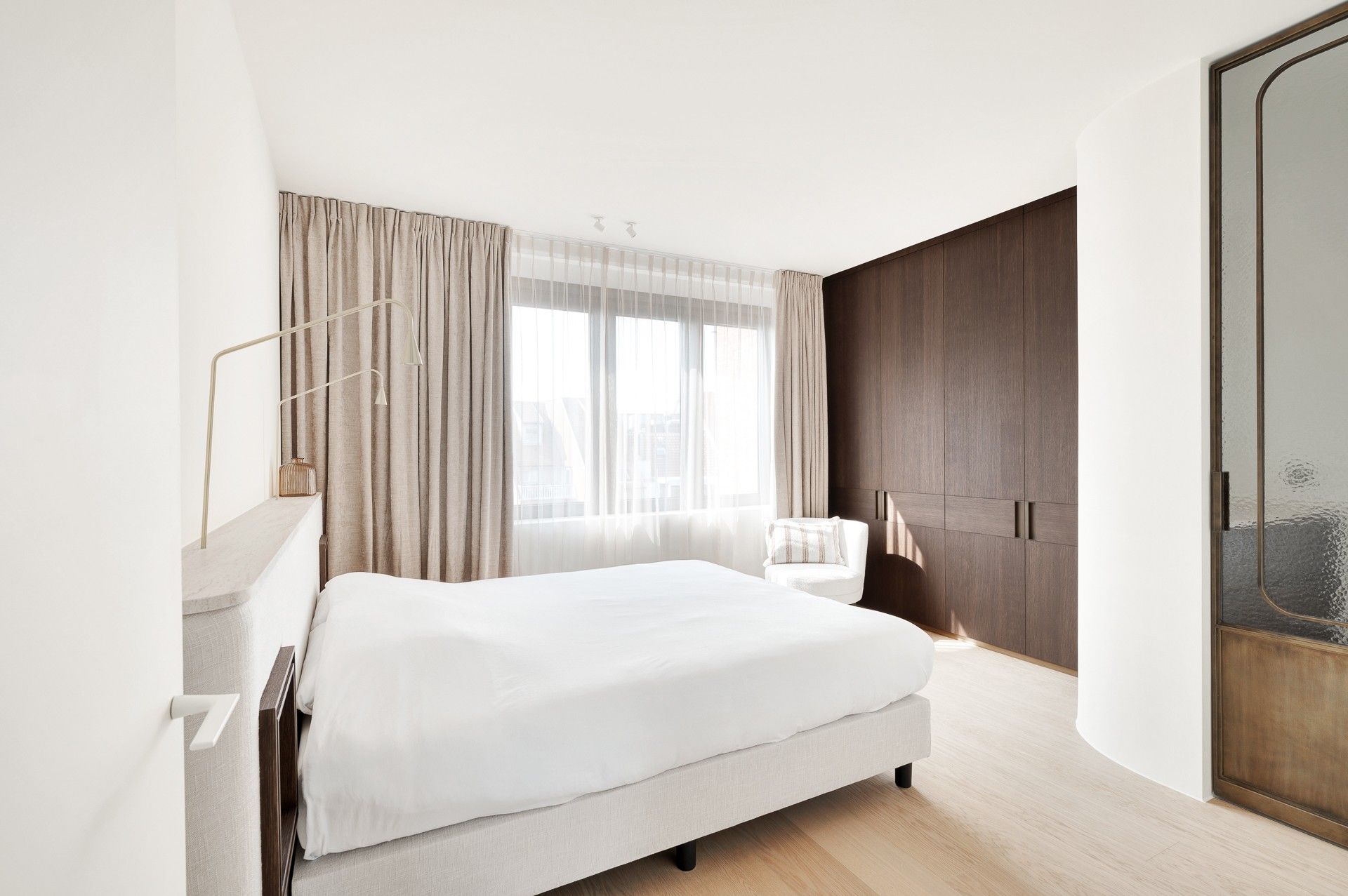 Exclusief en luxueus gerenoveerd appartement met frontaal zeezicht op topligging in Het Zoute foto 27