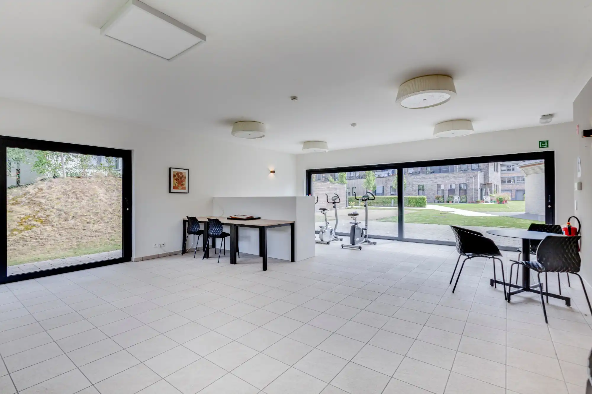 Geniet van zorgeloos comfort in deze gelijkvloerse assistentiewoning met autostaanplaats foto 15