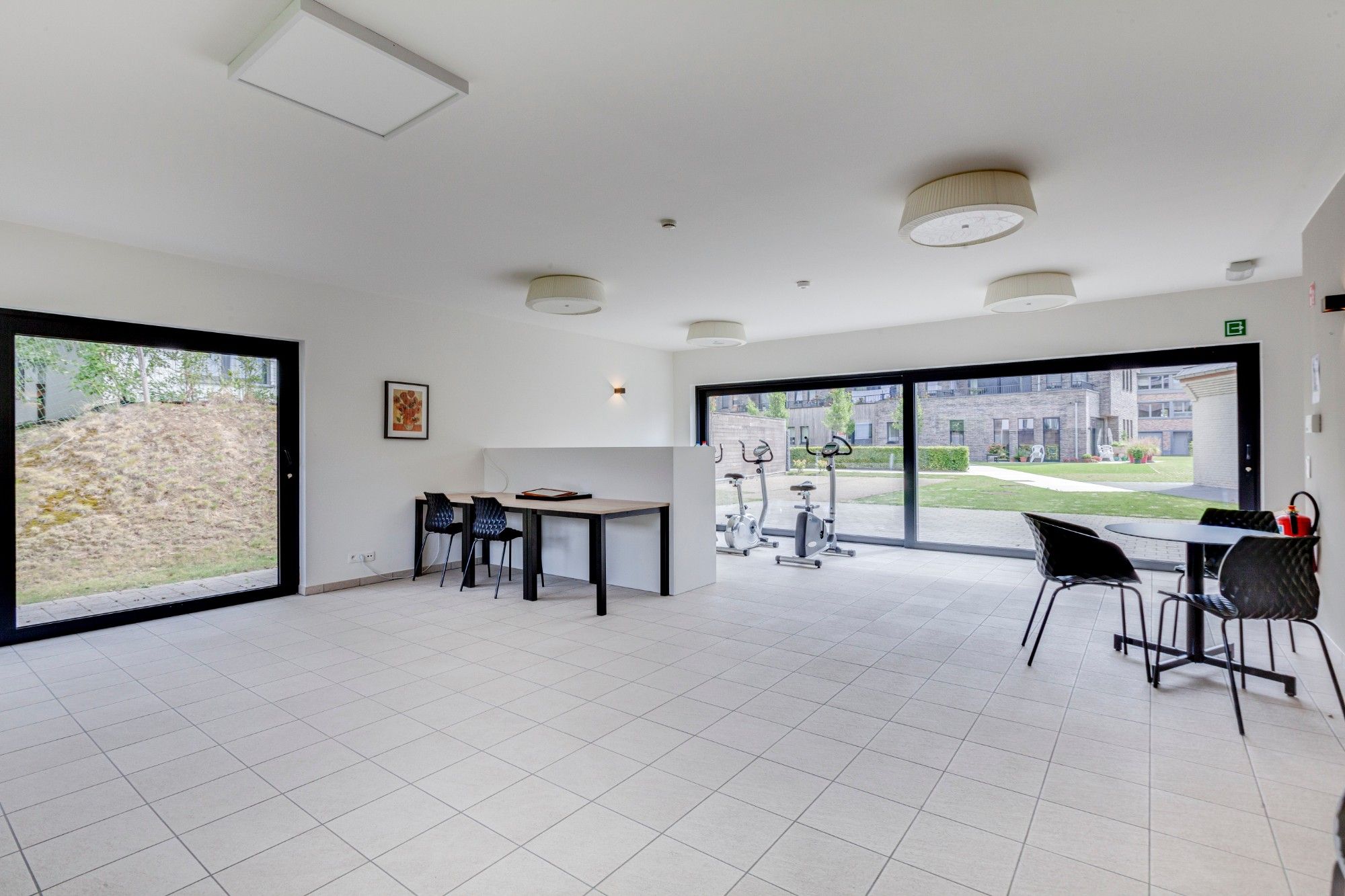 Geniet van zorgeloos comfort in deze gelijkvloerse assistentiewoning met autostaanplaats foto 15