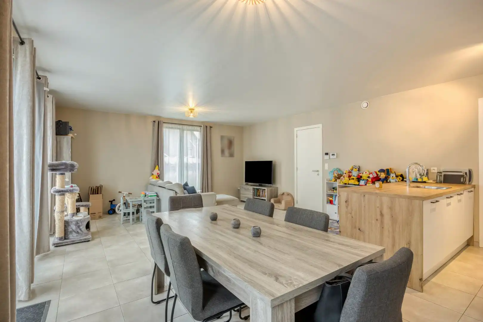 Recent (2023) gelijkvloers hoekappartement met 2 slpks en autostaanplaats te OLV Olen ! foto 8