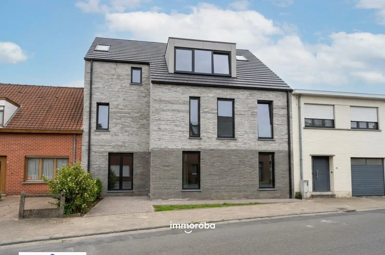 Te koop: Ruim dakappartement met groot, zuidgericht terras, 1 slaapkamer. foto {{pictureIndex}}
