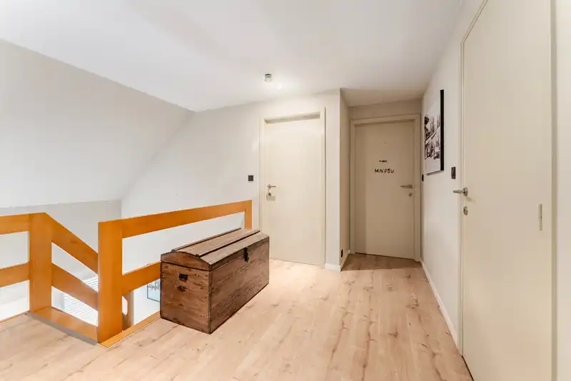 Roeselare-Gits. Opportuniteit aan de Bruggesteenweg gelegen. RUIME LUXE VILLA MET KANTOOR & MAGAZIJN , 4 slaapkamers, uiterst commercieel en zichtbaar. Recent vernieuwd ! foto 16