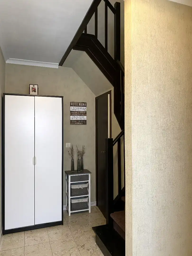 RUIME RUSTIG GELEGEN WONING MET PRACHTIG AANGELEGDE TUIN  foto 5