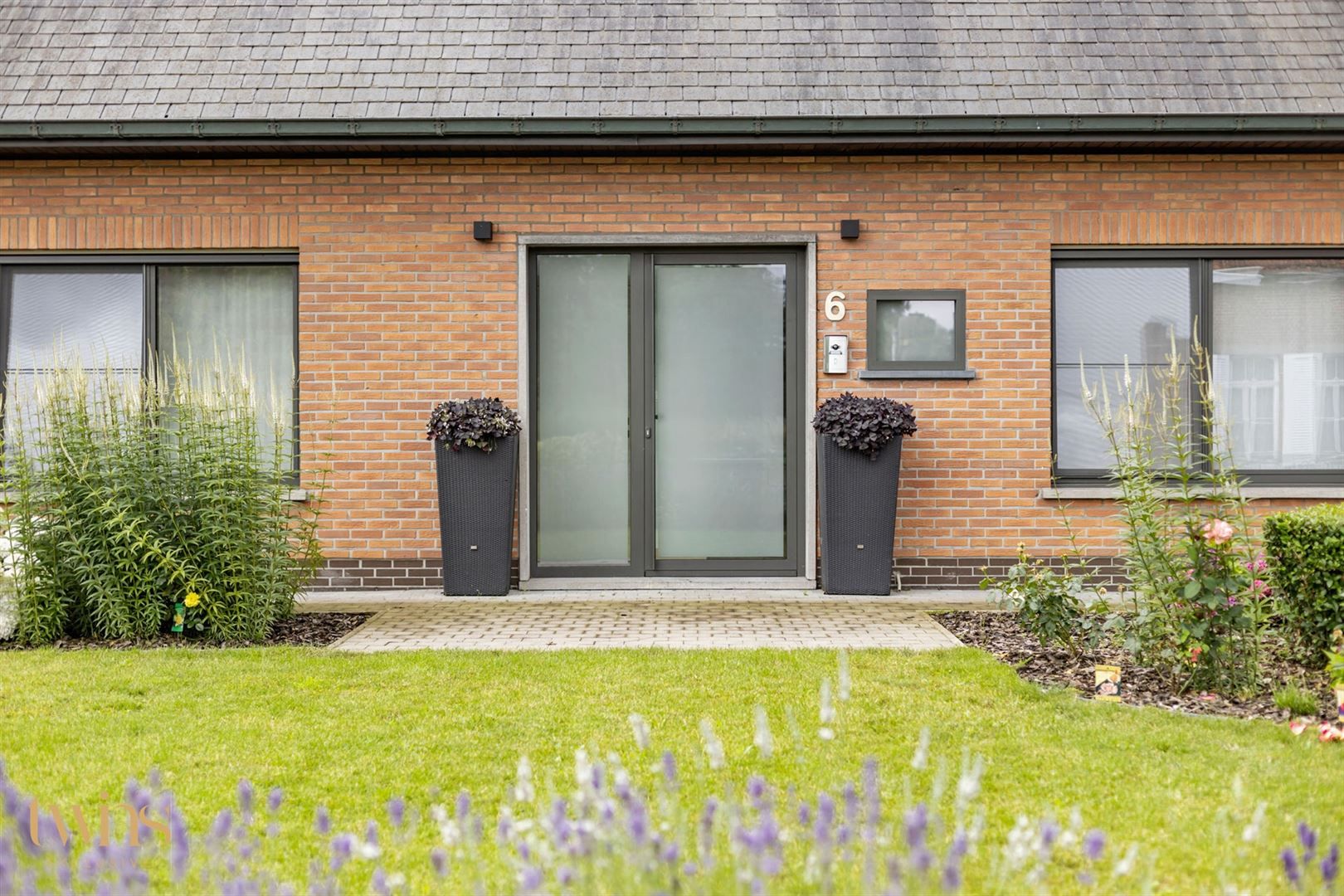 Vrijstaande villa met dubbele garage, ruime oprit gelegen in een doodlopende straat te Hamme foto 3