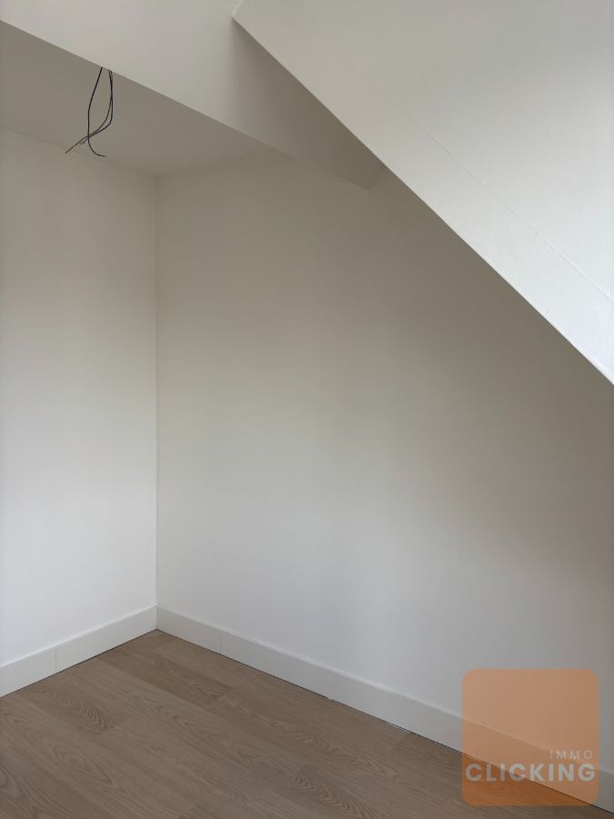 Totaal gerenoveerde woning 3 slaapkamers, parking en zonnige tuin foto 16