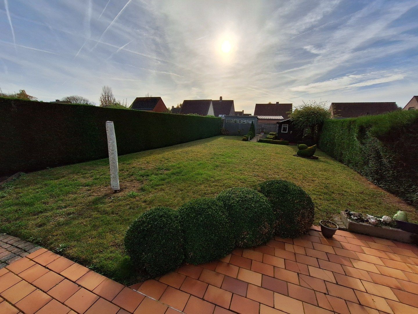 Halfopen woning met grote tuin in een rustige buurt foto 5