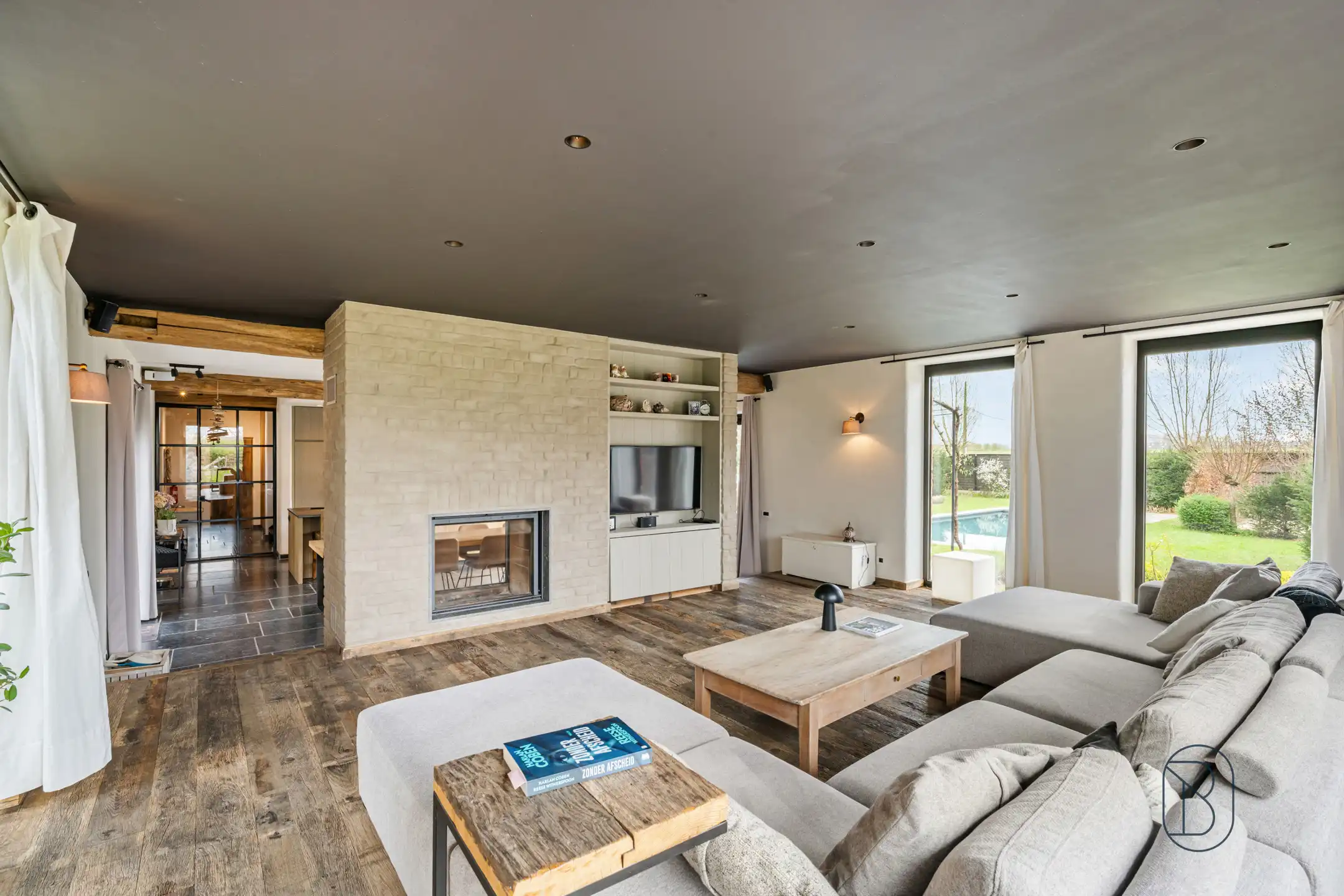 Unieke kans: prachtige woonst met zwembad + bedrijfsgebouw foto 15