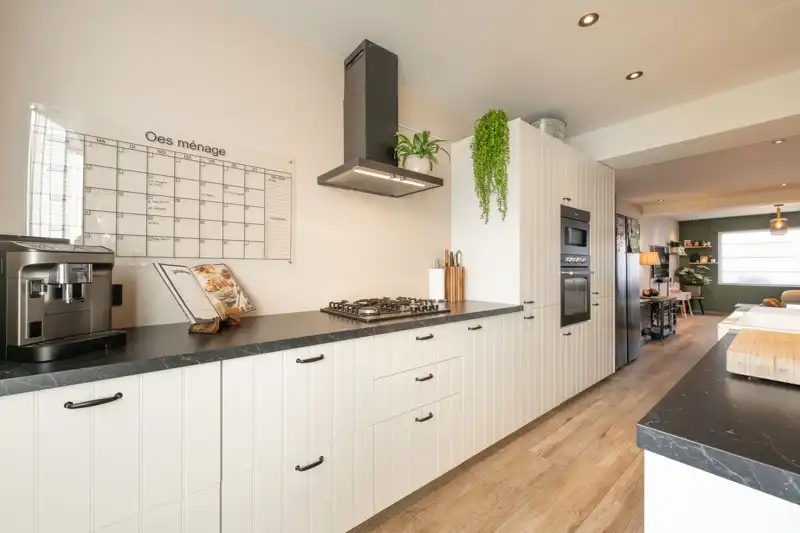 PERFECTE STARTERSWONING! Tot in de puntjes gerenoveerde woning nabij hartje Harelbeke! 🏡 foto 7