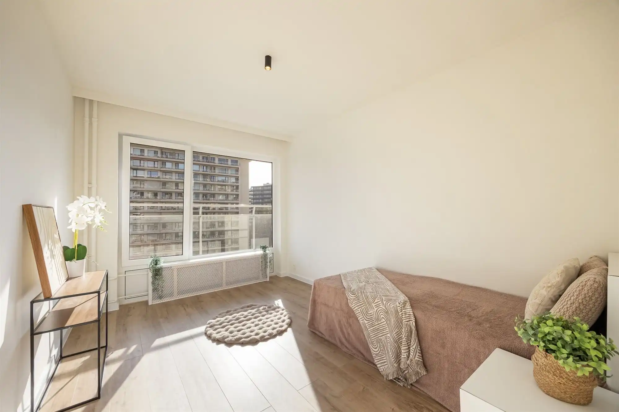 Volledig gerenov. app. met 2 slpkmrs. en terras te Pulhof foto 6