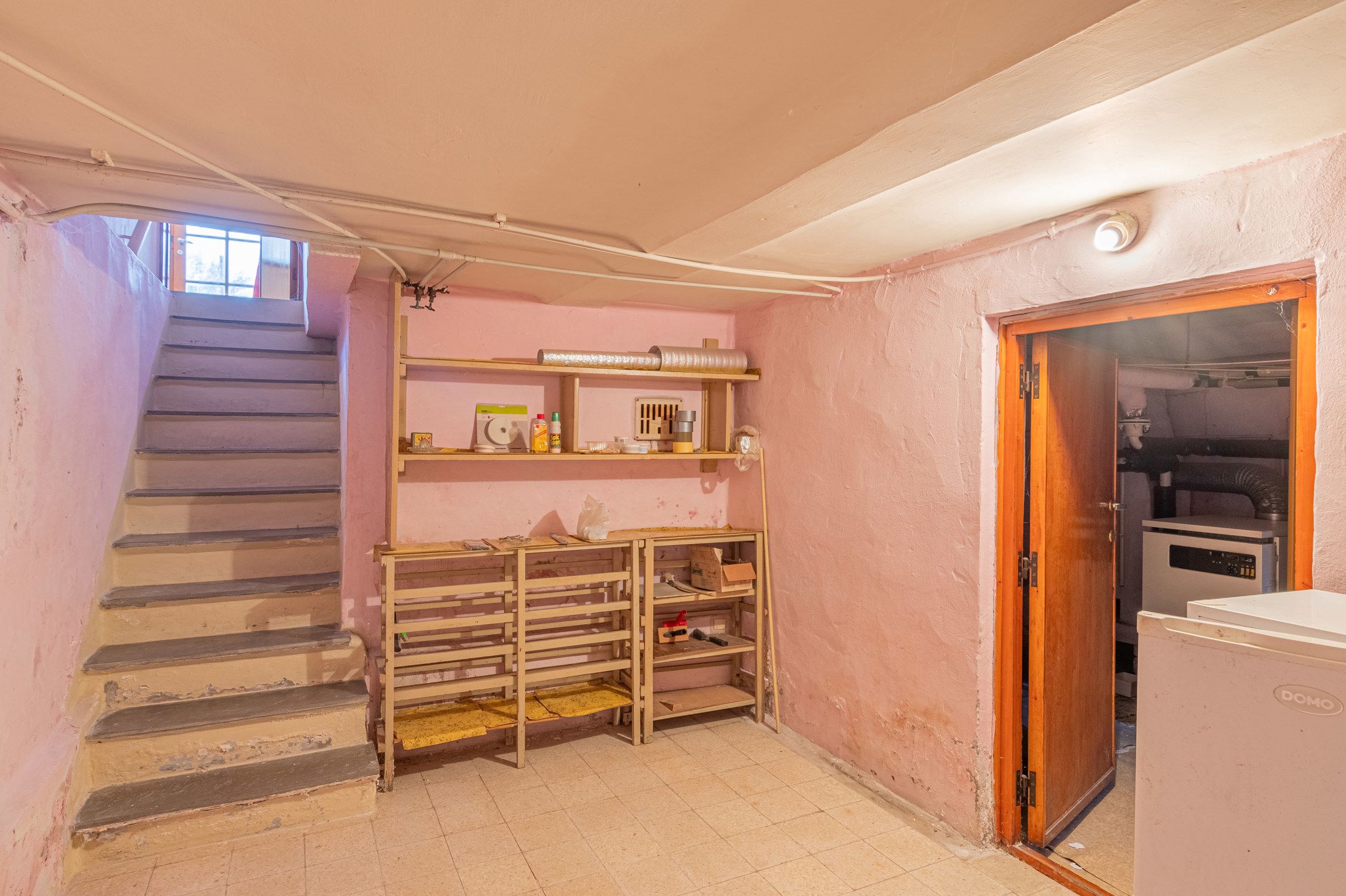 Ruime op te frissen woning met garage en tuin  foto 19