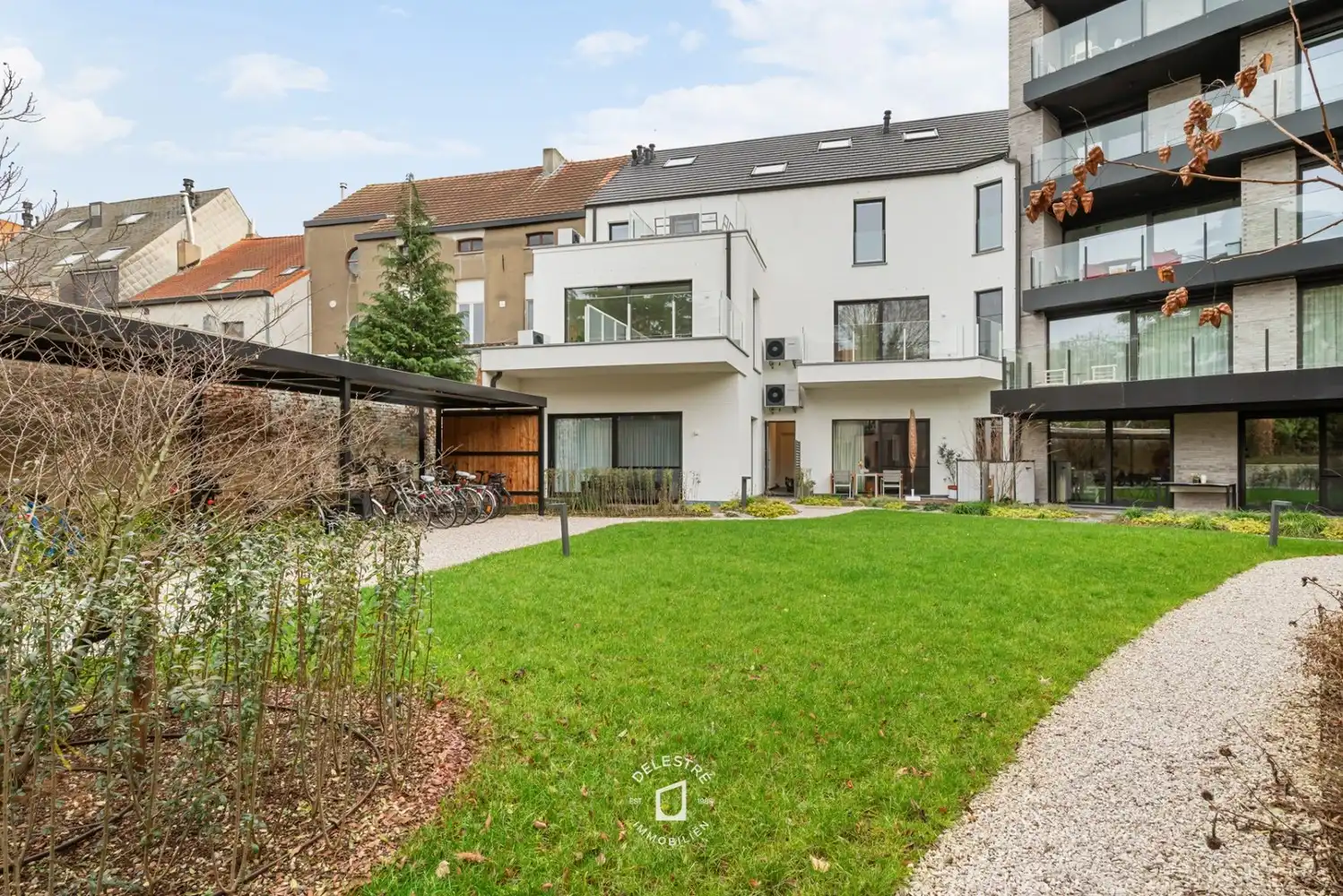 BEN APP. BOTANIKKEN HOF MET GROOT TERRAS, sterke investering op topligging foto 15