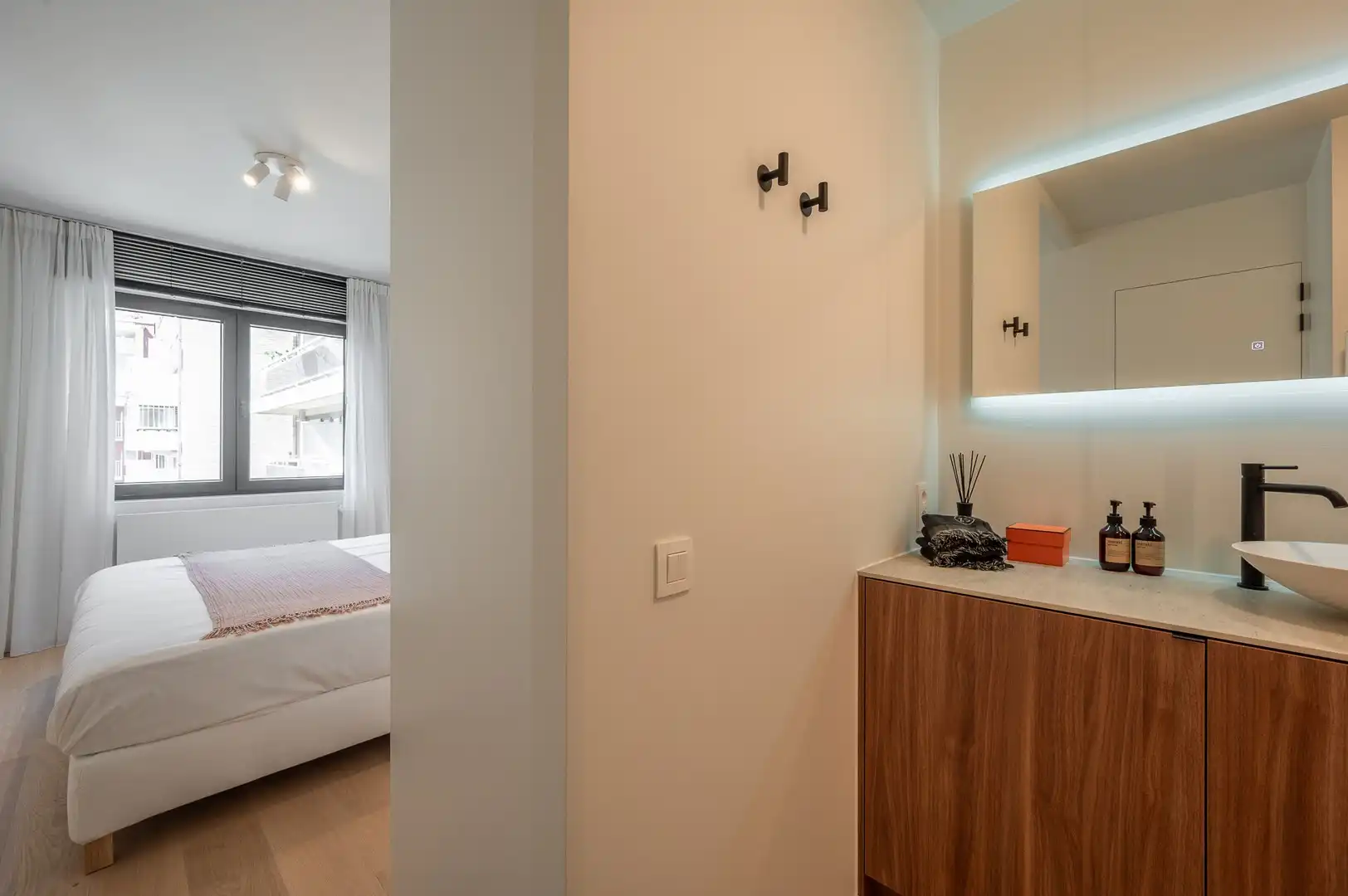 Volledig gerenoveerd appartement met zuidgericht terras heel centraal gelegen op de Kustlaan. foto 15