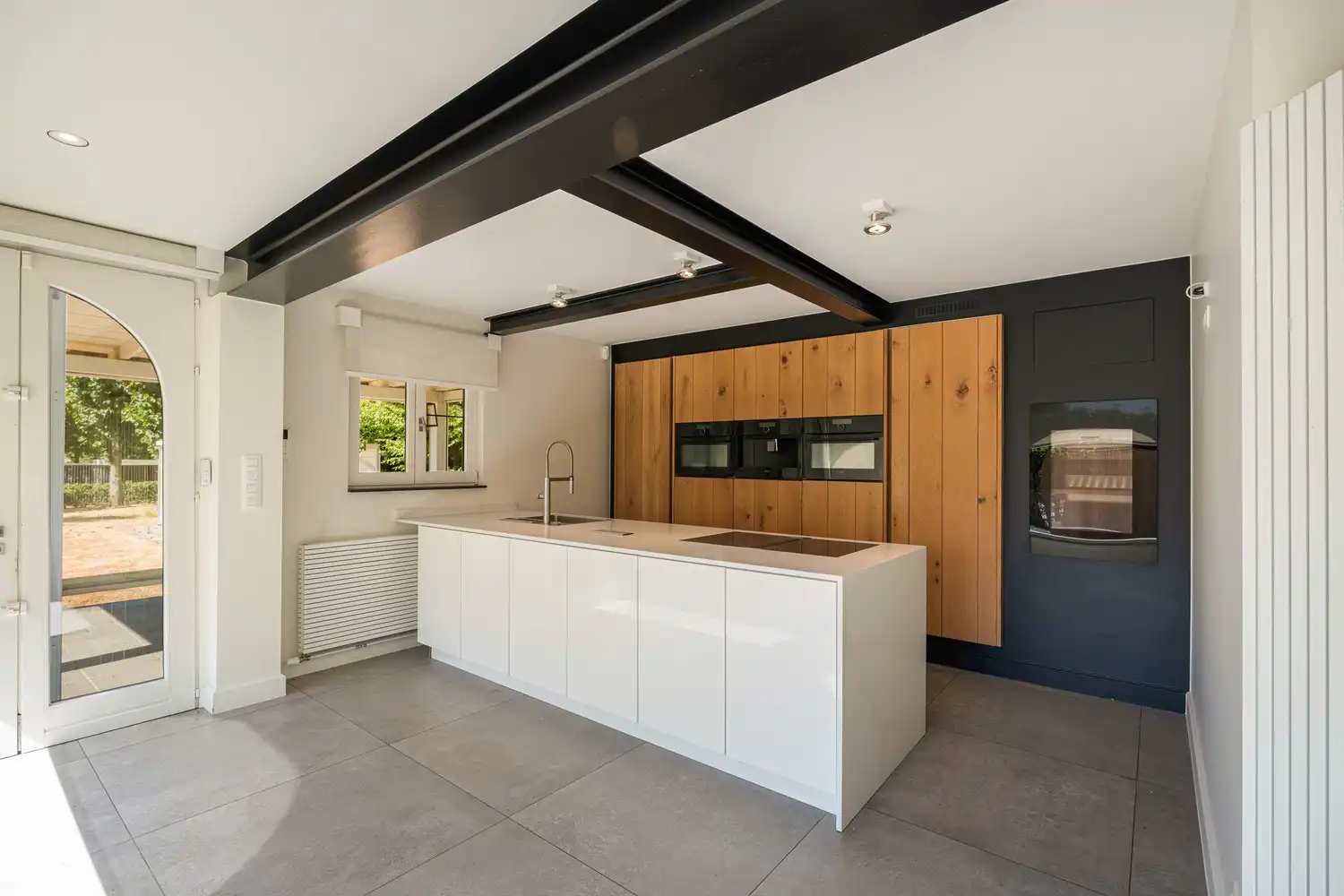 Exclusief wonen met zwembad, bijgebouw en uitzonderlijk veel ruimte foto 19