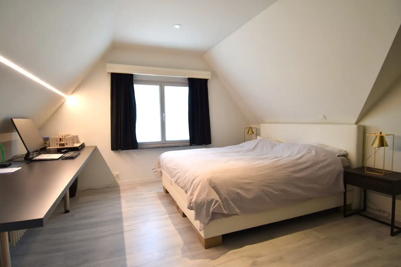 Villa met 4 slaapkamers, zwembad en mooie volumes te koop in Moorsele foto 26