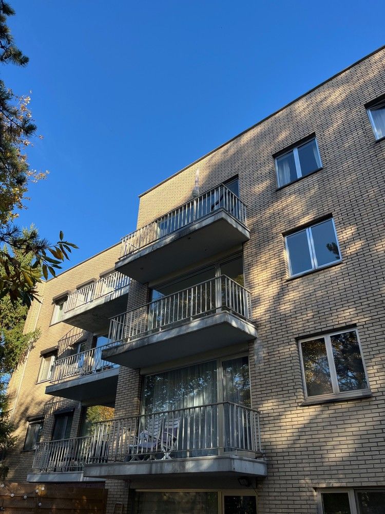 Centraal gelegen appartement met 2 slaapkamers, balkon en staanplaats foto {{pictureIndex}}