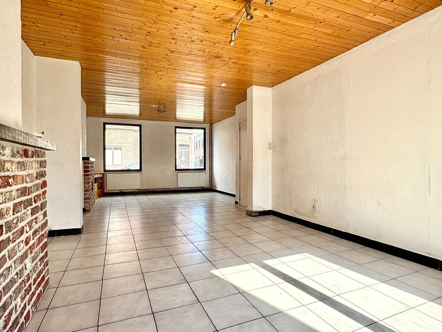 Centraal gelegen woning met goed georiënteerde tuin en 3 slaapkamers. foto 4