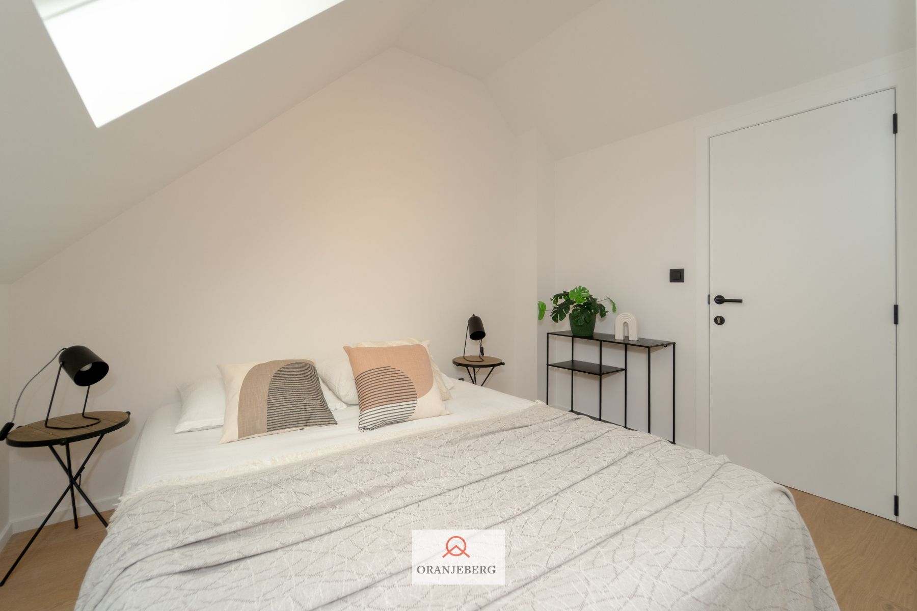 Gerenoveerde lichtrijke duplex studentenstudio foto 16