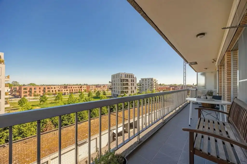 Ruim appartement boven het groen in Deurne-Zuid foto 15