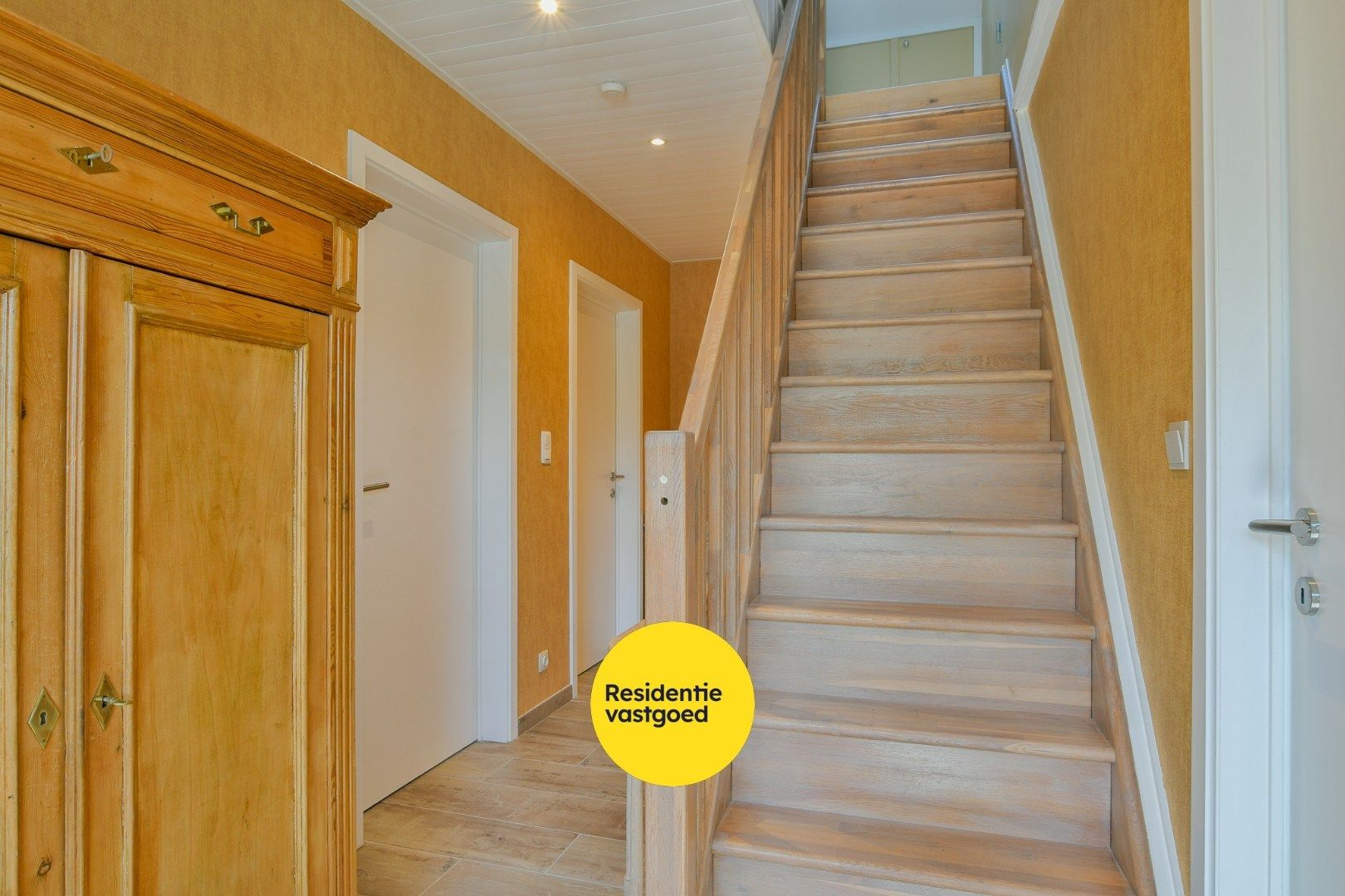 Charmante villa met 5 slpks en mooie tuin te Sint-Kruis foto 14