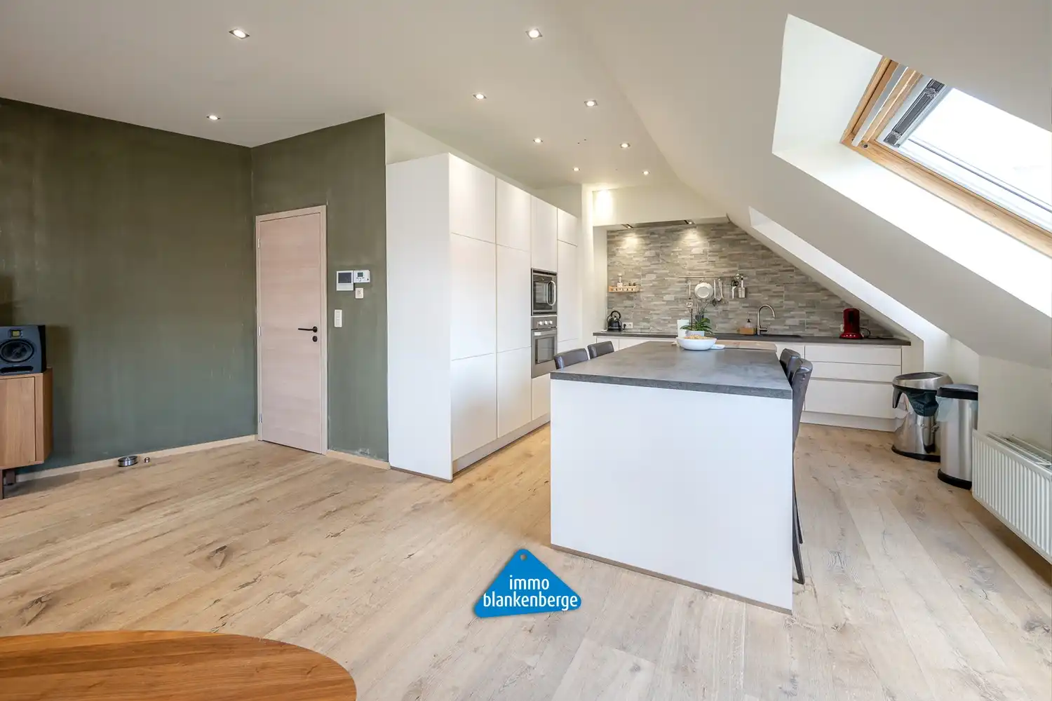 Stijlvol appartement met Moderne open Keuken nabij de Jachthaven van Blankenberge foto 5