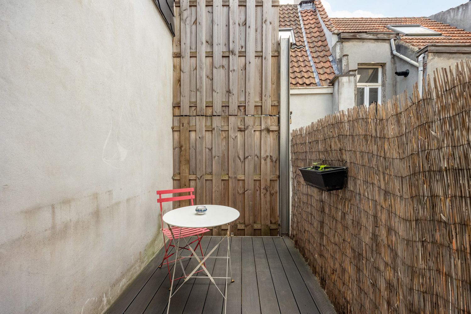 Instapklaar 2-slaapkamer appartement (70m²) met zalig terras op toplocatie in centrum Antwerpen foto 12