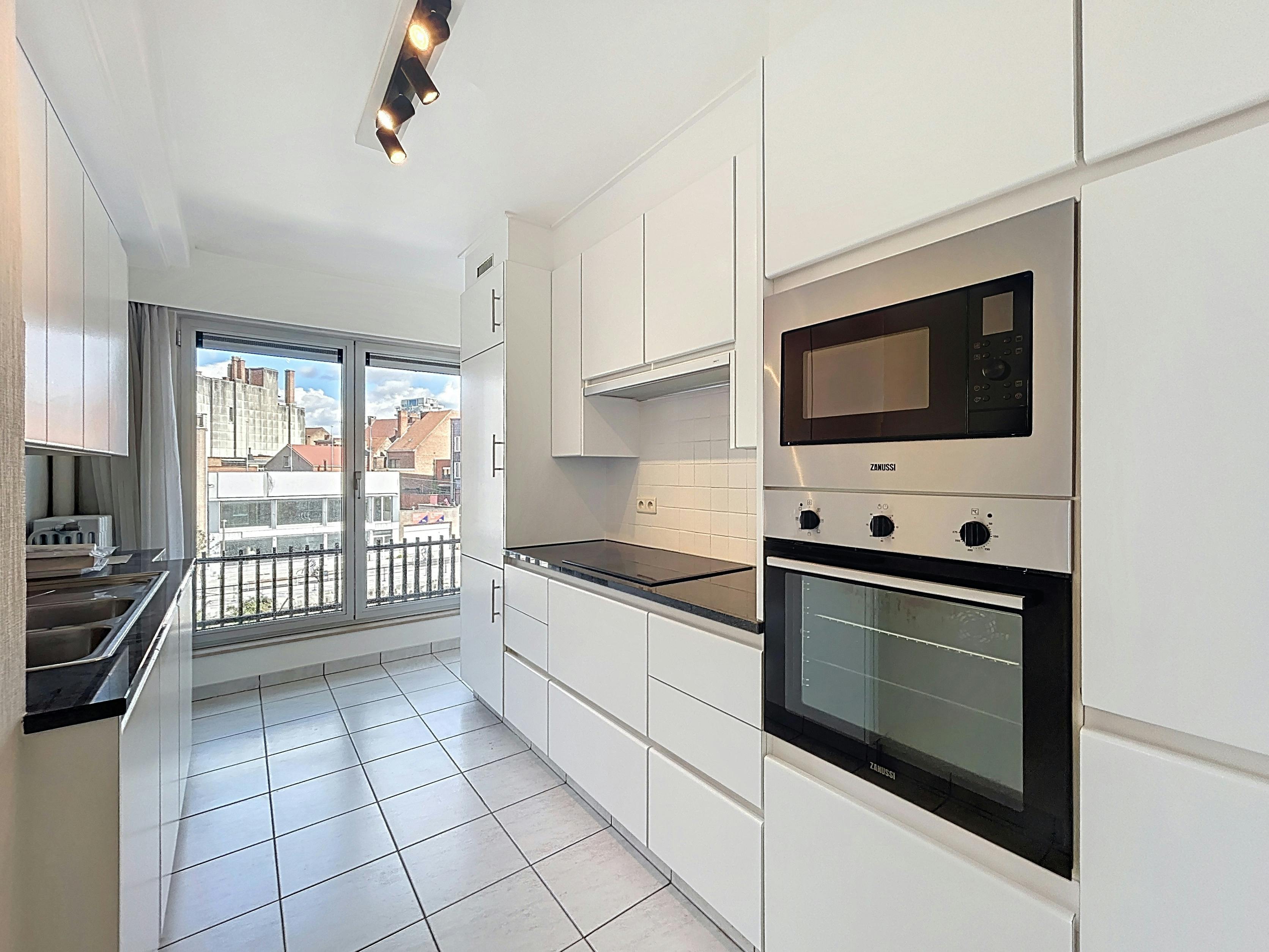 Ruim gerenoveerd appartement te huur aan de Leie te Kortrijk foto 6