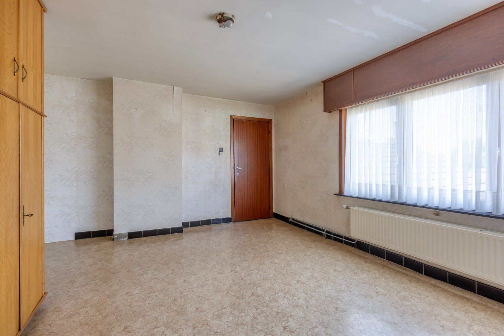Ruime op te frisse woning op een perceel van 2.210 m² ! foto 16