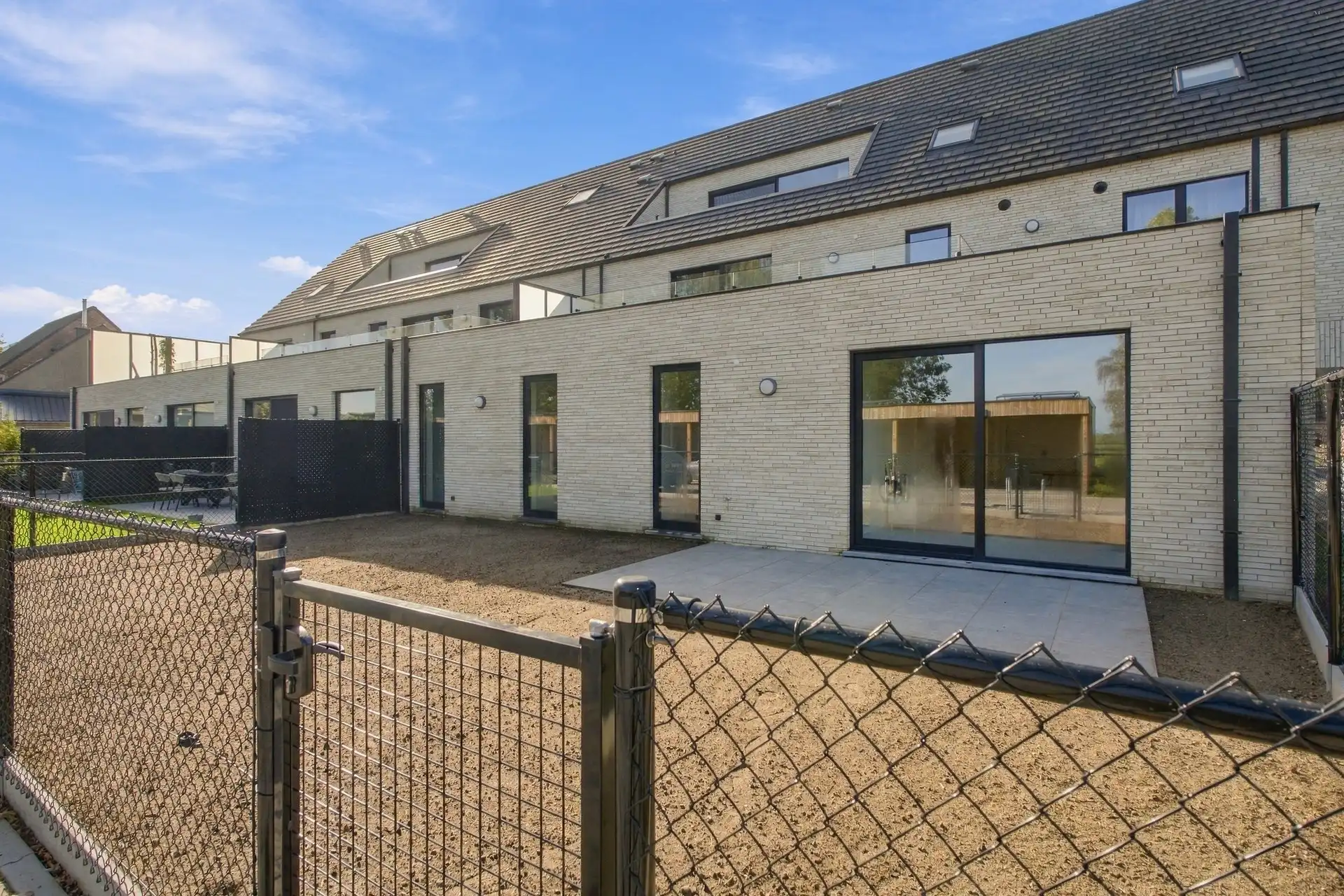 Ruim gelijkvloers appartement met 3 slaapkamers foto 4
