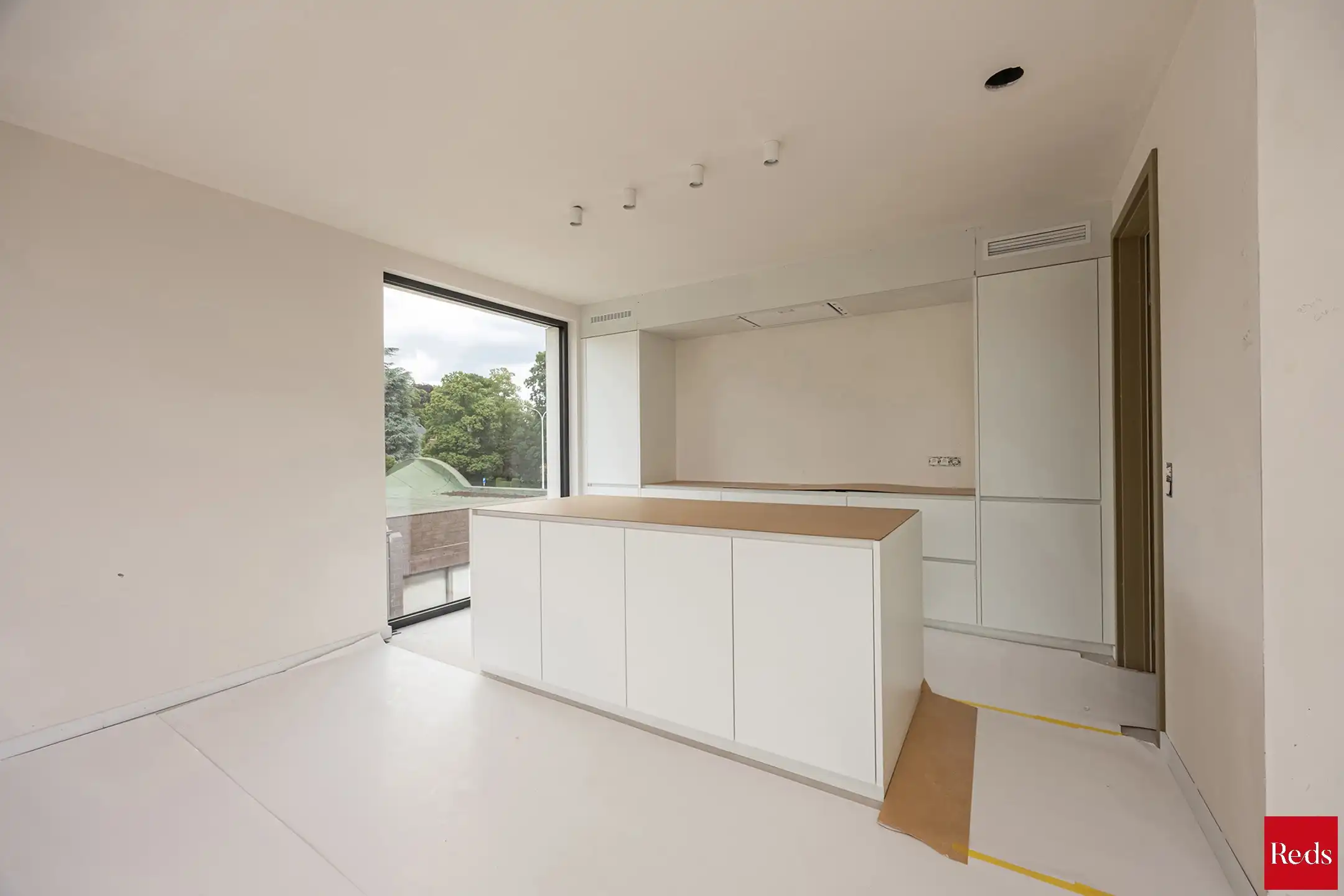 Luxe nieuwbouw 2 slpk met 2 terrassen incl autostaanplaats foto 14