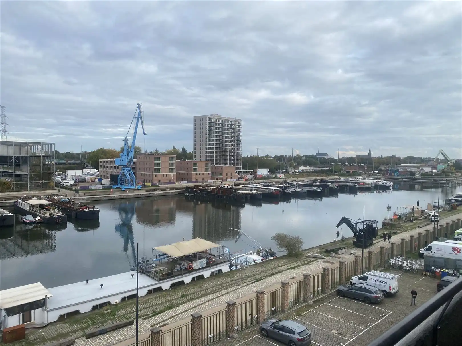 All-in gedeelde kantoren in Handelsdokcenter te Gent foto {{pictureIndex}}