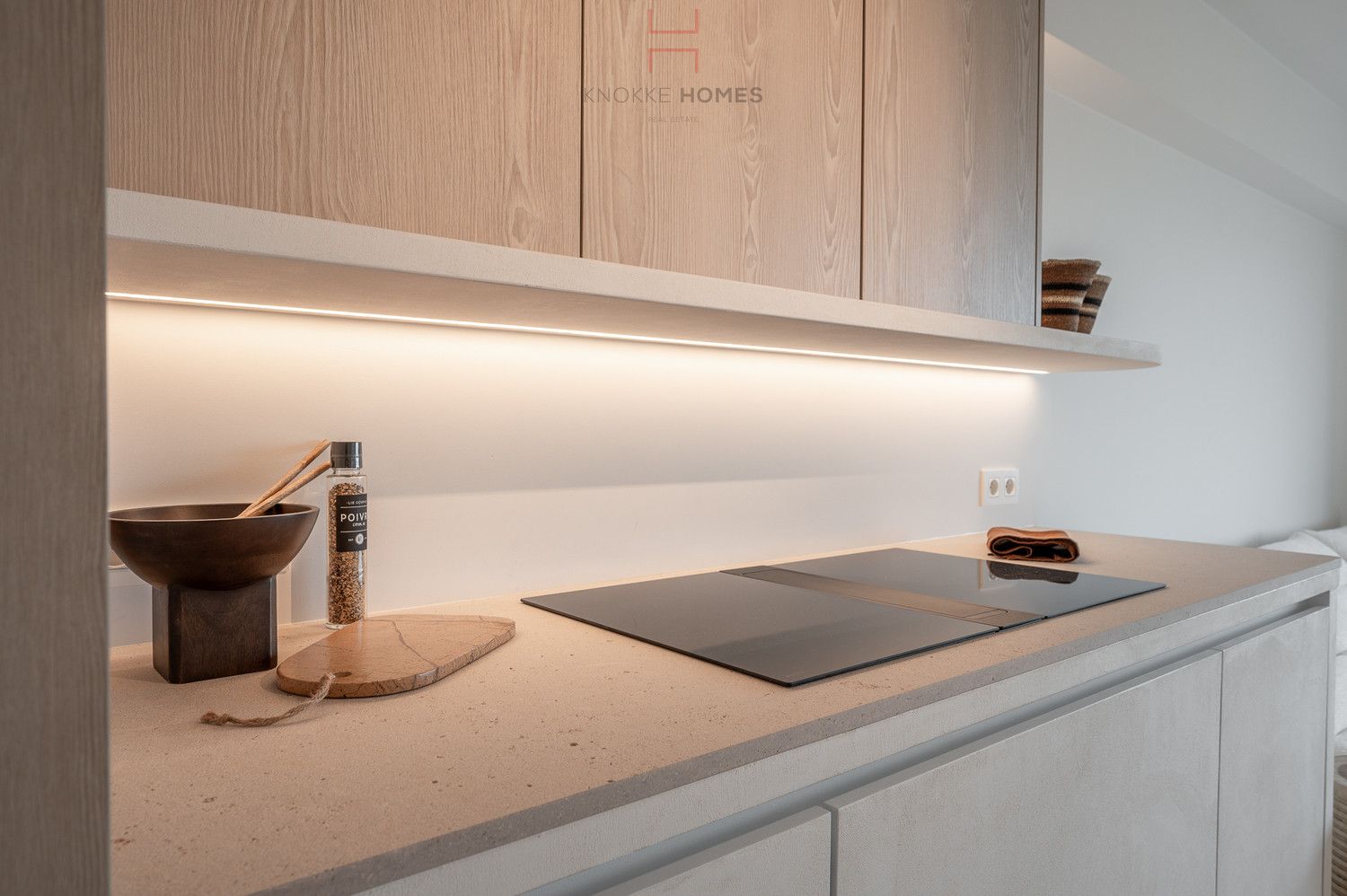 Luxueus gerenoveerd appartement op de zeedijk aan de zeilclub Anemos in Duinbergen foto 6