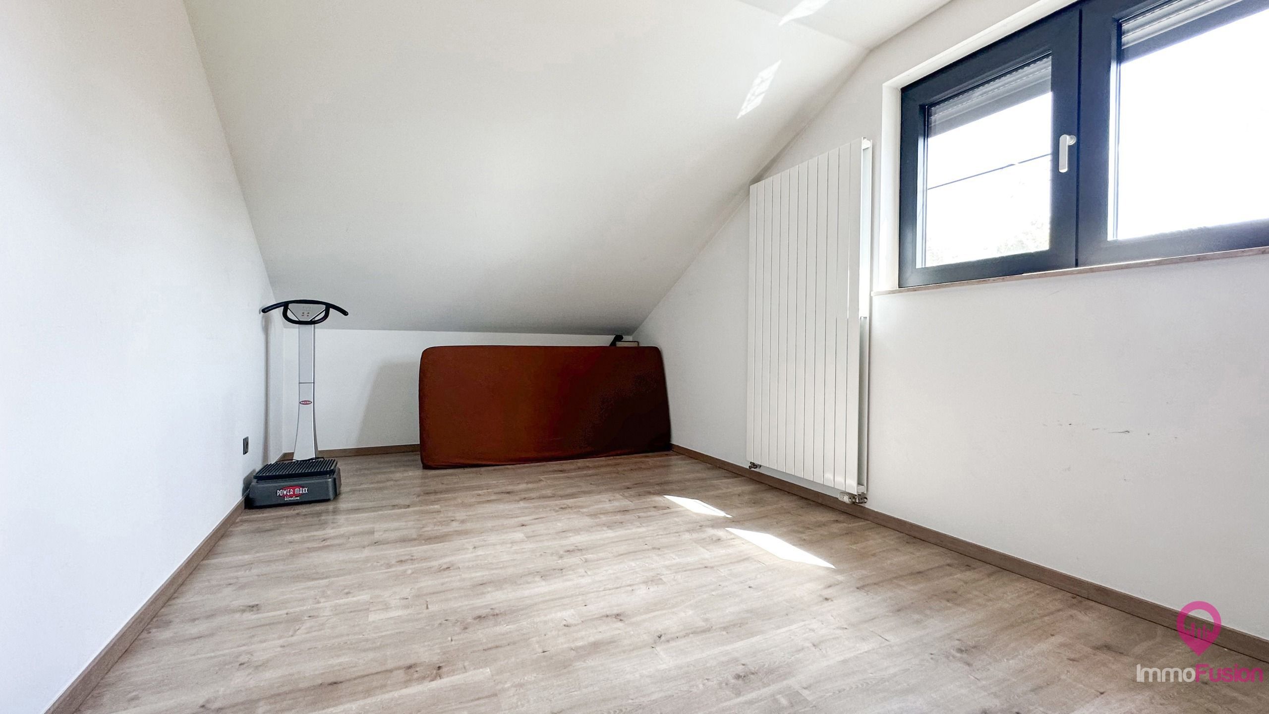 Moderne woning met ruime living, 5slpk en kelder op 9are! foto 22