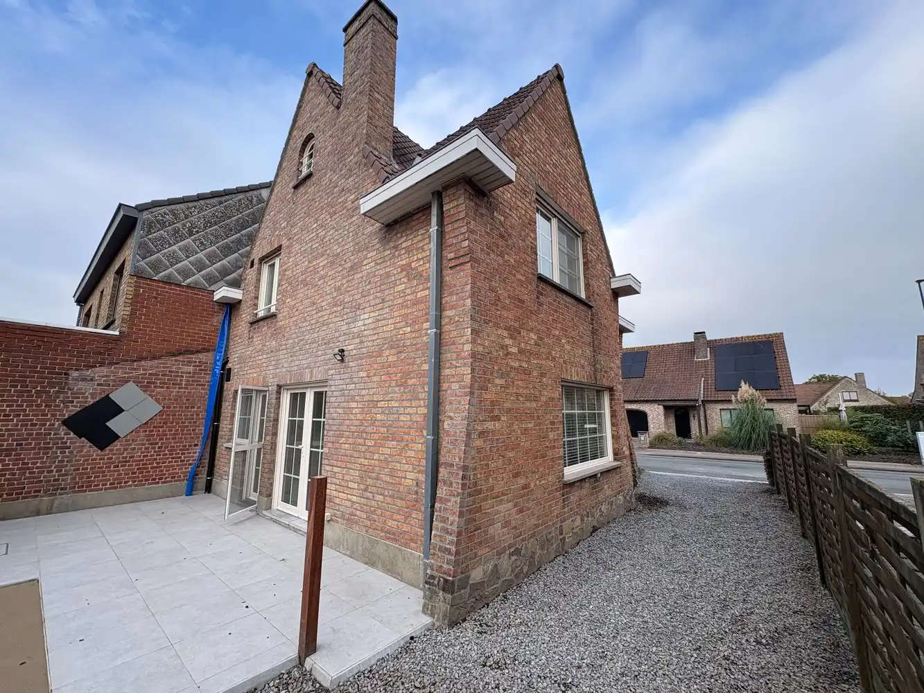 Charmante, gerenoveerde halfopen woning met tuin + garage foto 19