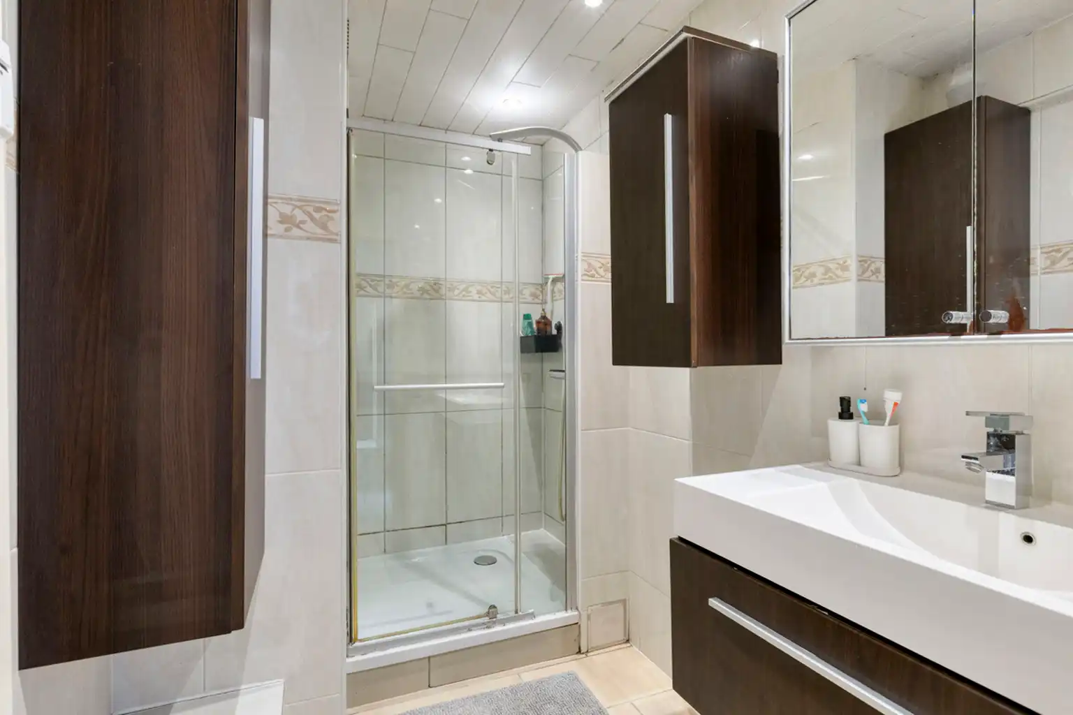Gerenoveerd 3-slaapkamerappartement met staanplaats foto 9