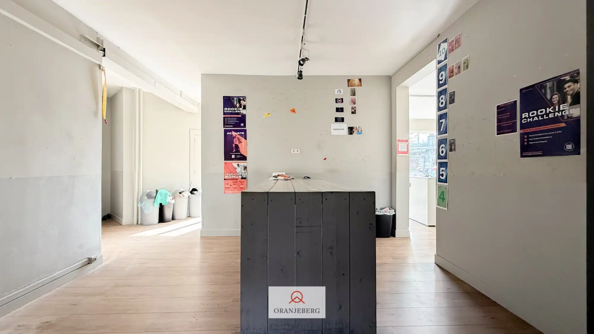 Hoek handelspand op commerciële ligging met veel visibiliteit foto 20