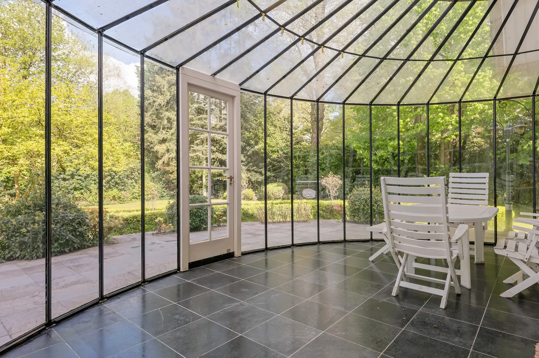 Unieke vrijstaande villa op ca. 7620m² in een uitzonderlijk domein in het groen. foto 7