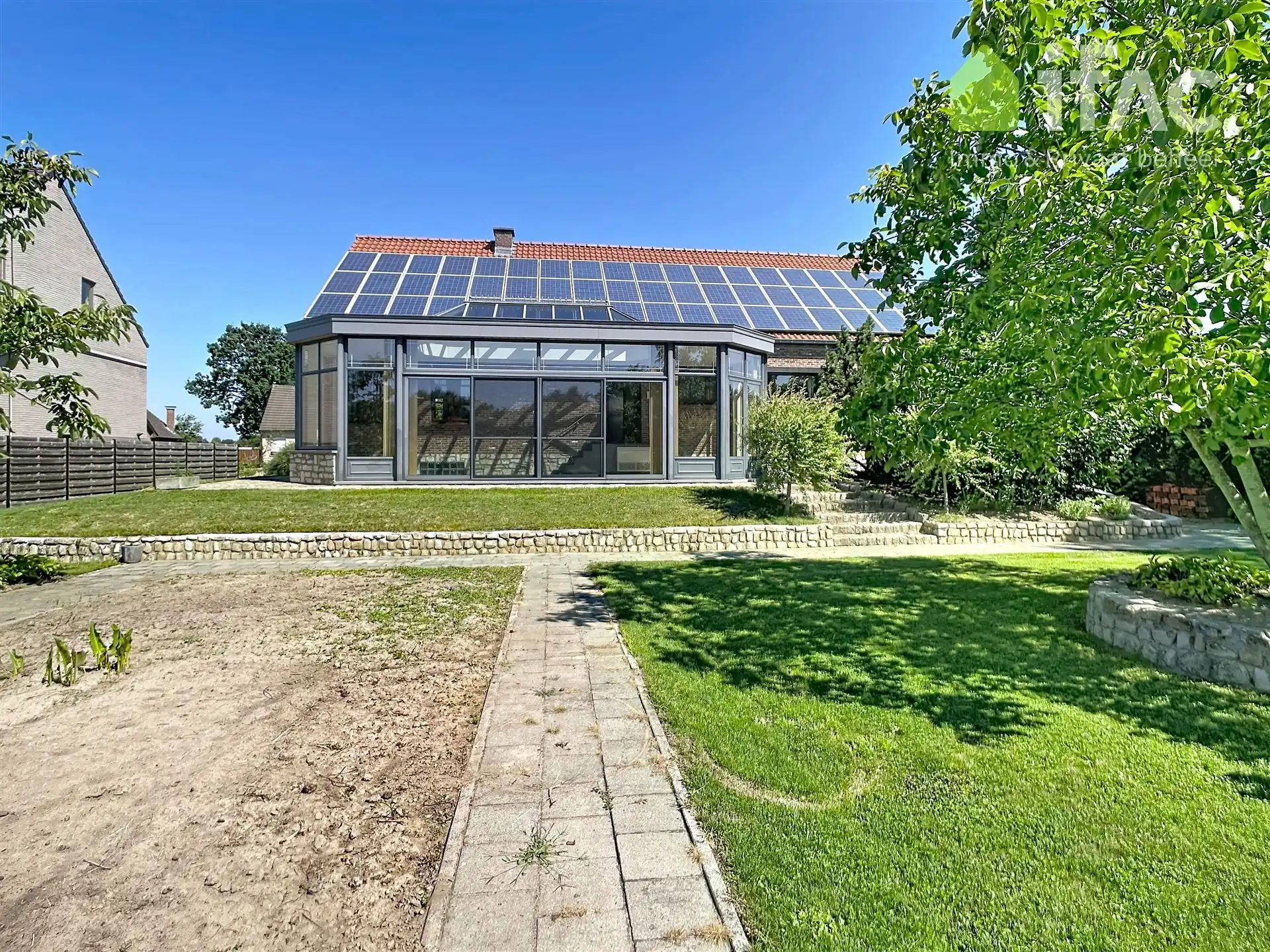 Heel ruime woning met 4 slpks, leefveranda, 54 zonnepanelen foto 7