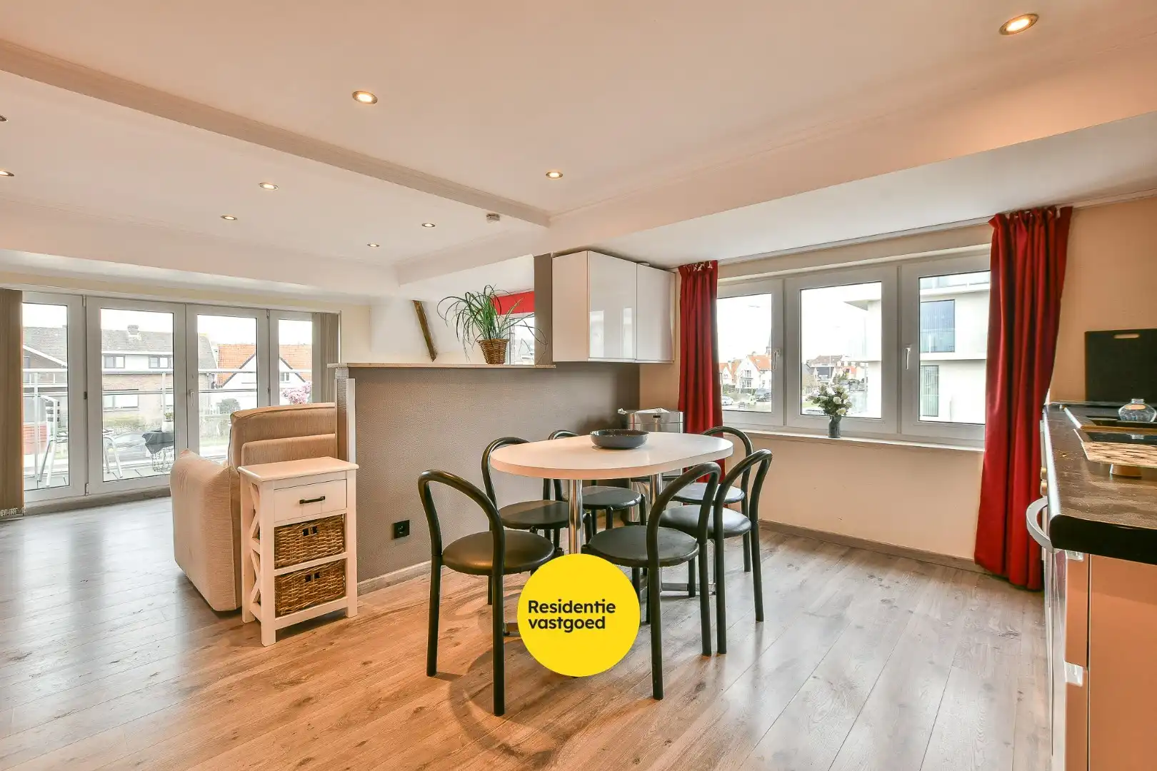 Ruime woning op toplocatie - vlakbij centrum, strand & zee!  foto 6