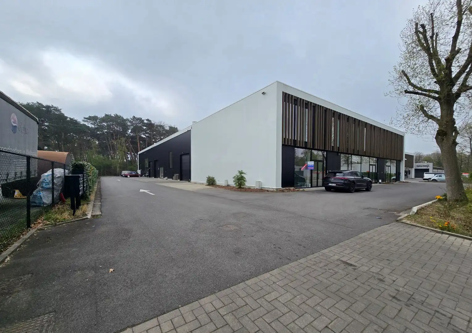 Recent magazijn, 216m², op industrieterrein 'Stadsheide', vlakbij Corda Campus foto {{pictureIndex}}