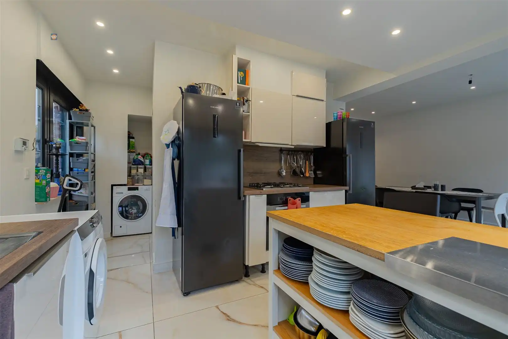 Ruime halfopen woning met grote tuin en 3 slaapkamers foto 11